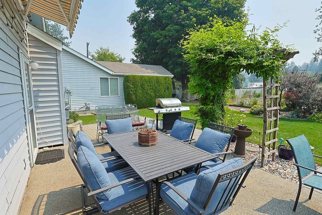 3815 S GREYSTONE Ln, Spokane, WA 99223