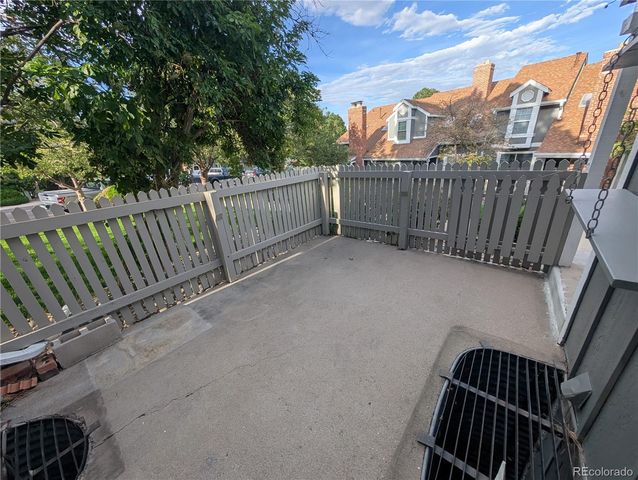 1041 S Fraser Way, Aurora, CO 80012