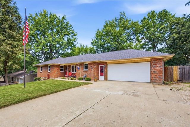 123 Grove Avenue, Bonner Springs, KS 66012