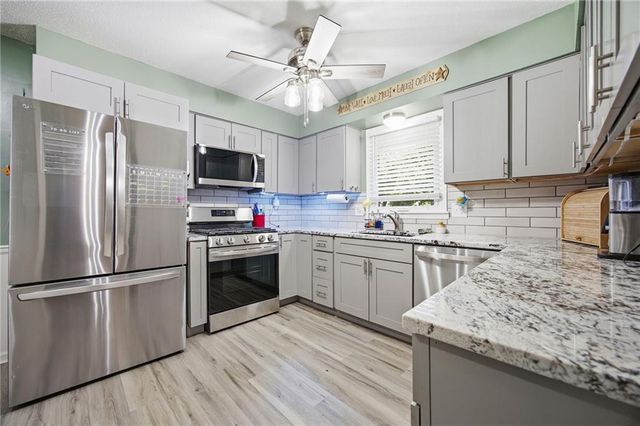 123 Grove Avenue, Bonner Springs, KS 66012