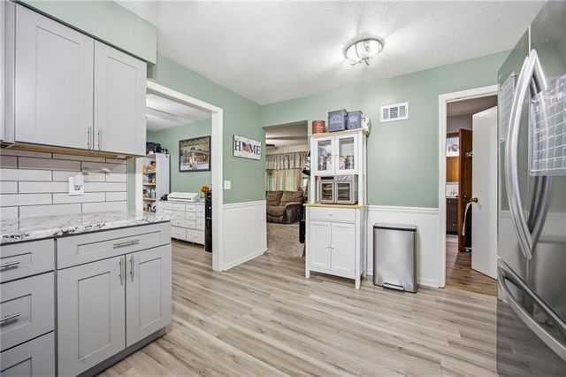123 Grove Avenue, Bonner Springs, KS 66012