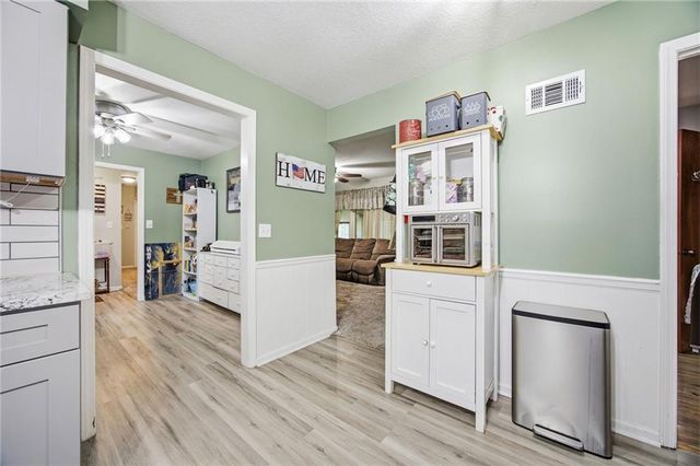 123 Grove Avenue, Bonner Springs, KS 66012