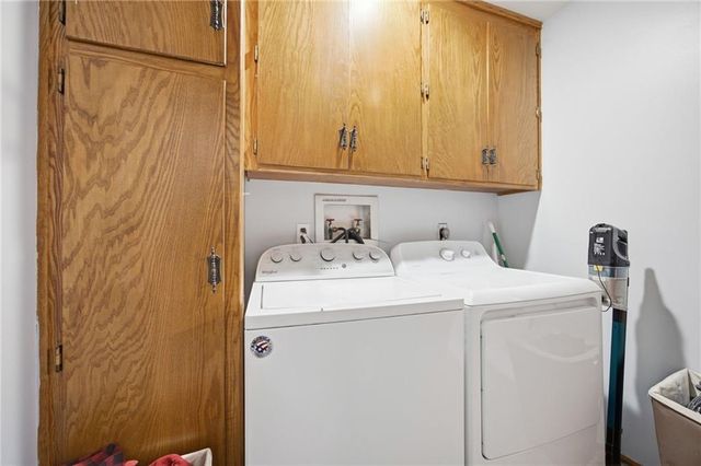 123 Grove Avenue, Bonner Springs, KS 66012