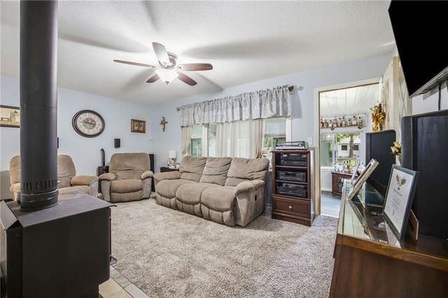 123 Grove Avenue, Bonner Springs, KS 66012
