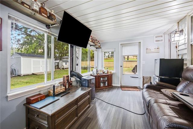123 Grove Avenue, Bonner Springs, KS 66012