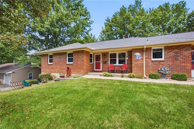 123 Grove Avenue, Bonner Springs, KS 66012