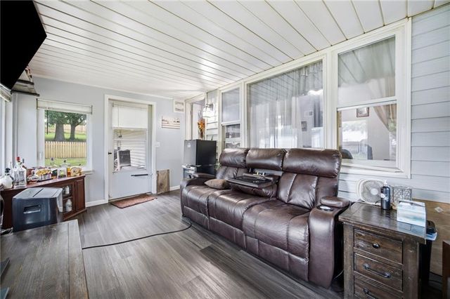 123 Grove Avenue, Bonner Springs, KS 66012