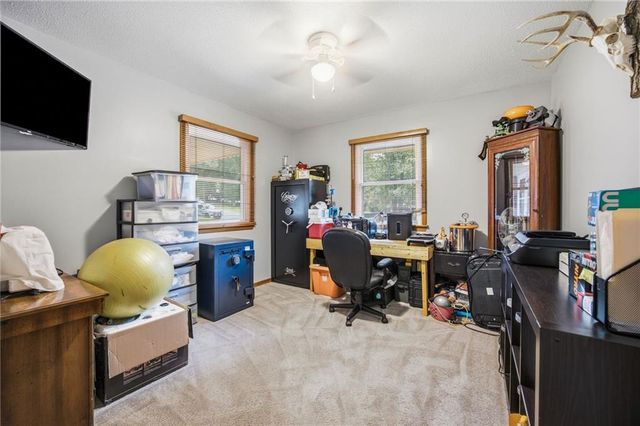 123 Grove Avenue, Bonner Springs, KS 66012