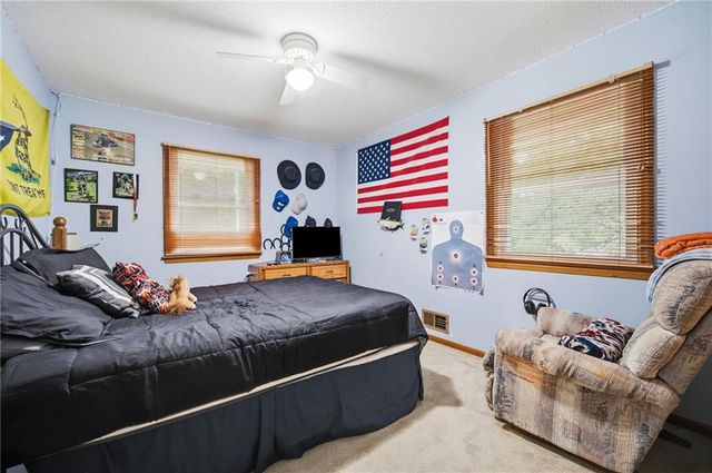 123 Grove Avenue, Bonner Springs, KS 66012