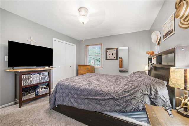 123 Grove Avenue, Bonner Springs, KS 66012