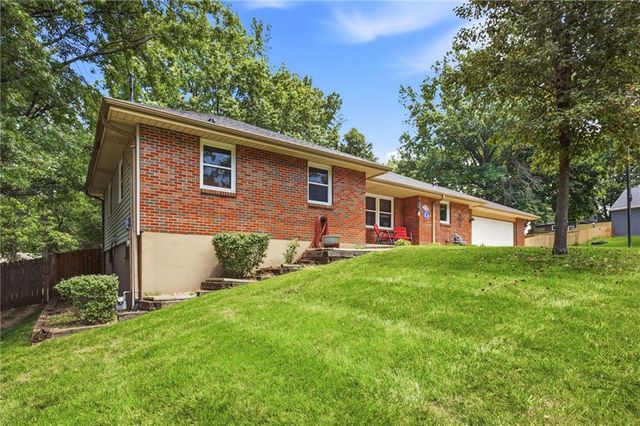 123 Grove Avenue, Bonner Springs, KS 66012