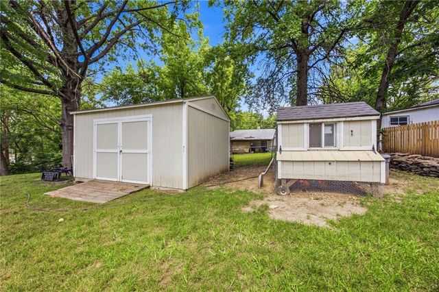 123 Grove Avenue, Bonner Springs, KS 66012