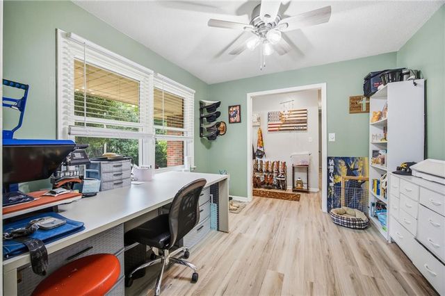 123 Grove Avenue, Bonner Springs, KS 66012