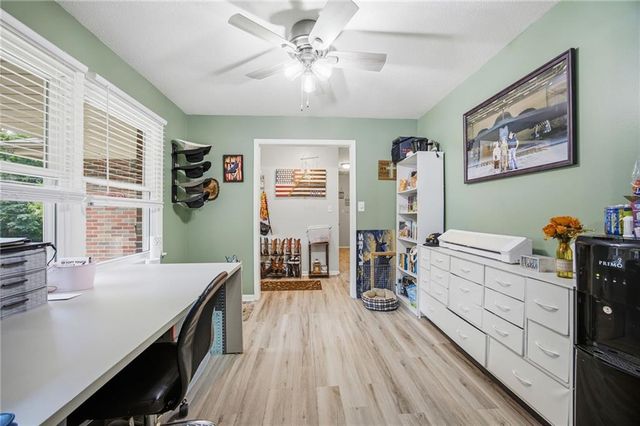 123 Grove Avenue, Bonner Springs, KS 66012
