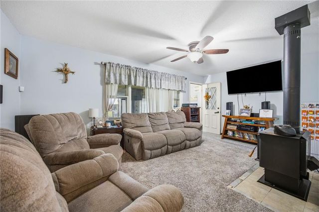 123 Grove Avenue, Bonner Springs, KS 66012