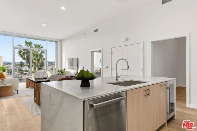 8500 Burton Way 513, Los Angeles, CA 90048