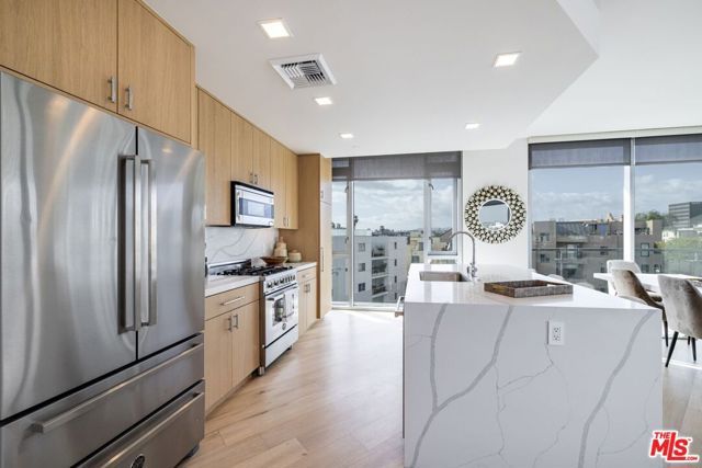 8500 Burton Way 513, Los Angeles, CA 90048