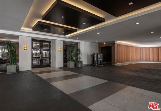 8500 Burton Way 513, Los Angeles, CA 90048