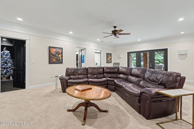 2126 Highland Springs Pl, Louisville, KY 40245