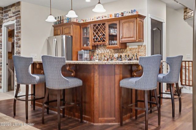 2126 Highland Springs Pl, Louisville, KY 40245