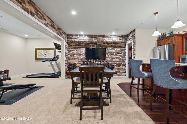 2126 Highland Springs Pl, Louisville, KY 40245