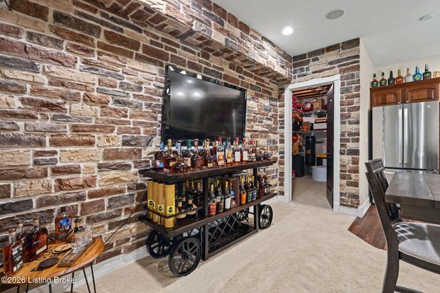 2126 Highland Springs Pl, Louisville, KY 40245