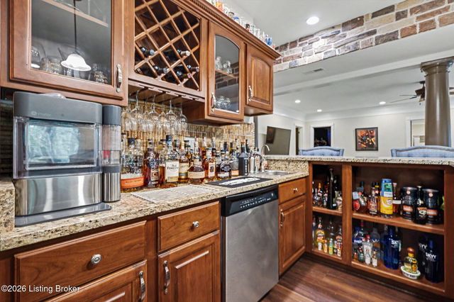 2126 Highland Springs Pl, Louisville, KY 40245