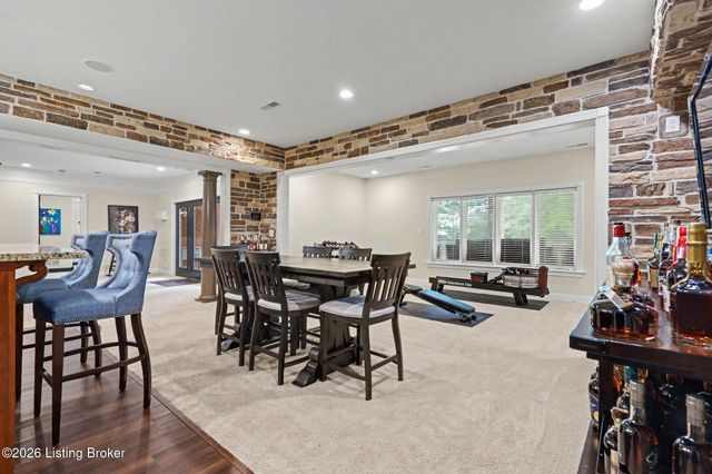 2126 Highland Springs Pl, Louisville, KY 40245