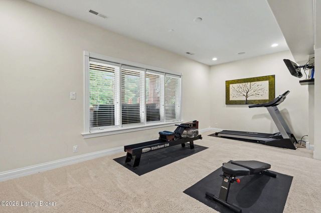 2126 Highland Springs Pl, Louisville, KY 40245