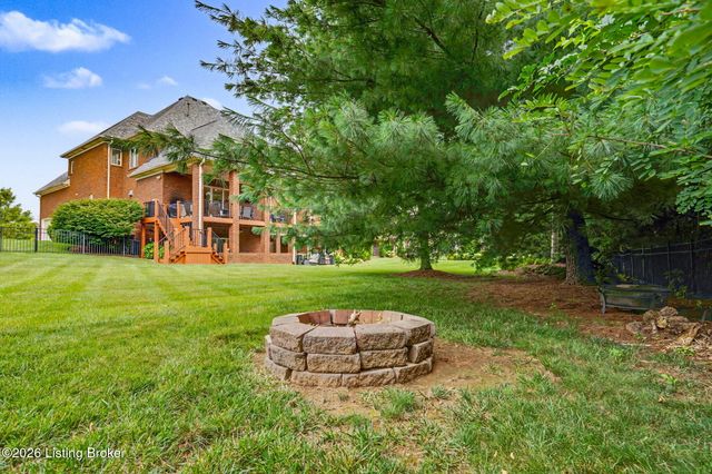 2126 Highland Springs Pl, Louisville, KY 40245
