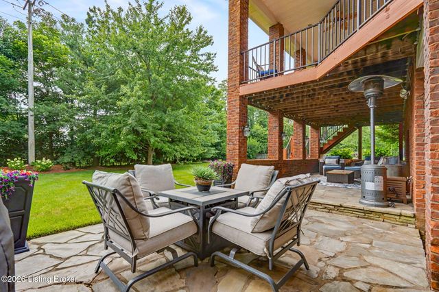 2126 Highland Springs Pl, Louisville, KY 40245