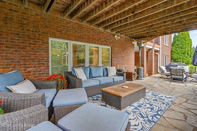 2126 Highland Springs Pl, Louisville, KY 40245