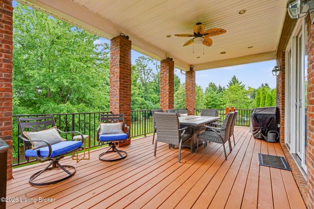 2126 Highland Springs Pl, Louisville, KY 40245