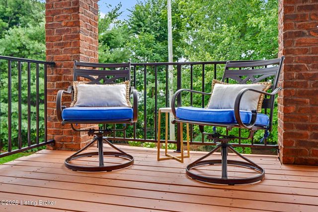 2126 Highland Springs Pl, Louisville, KY 40245