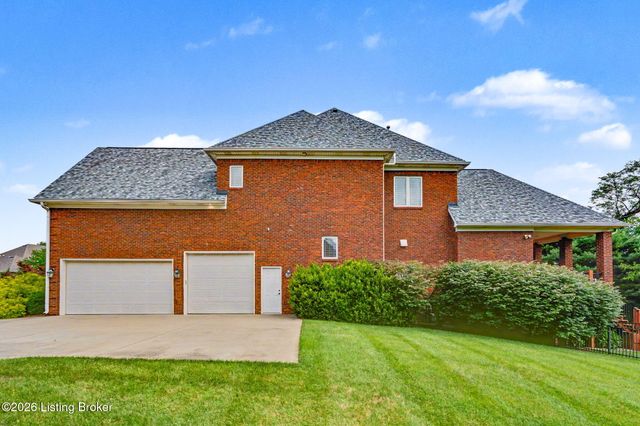 2126 Highland Springs Pl, Louisville, KY 40245