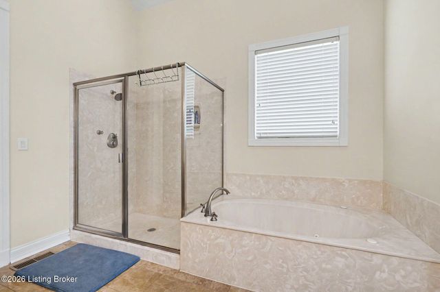 2126 Highland Springs Pl, Louisville, KY 40245