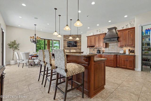 2126 Highland Springs Pl, Louisville, KY 40245
