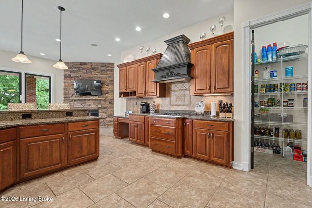 2126 Highland Springs Pl, Louisville, KY 40245