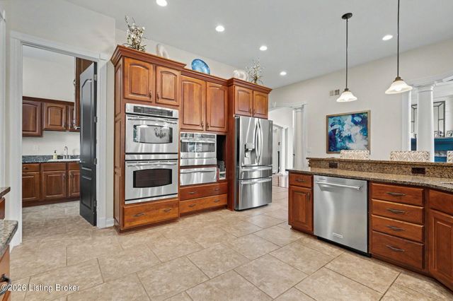 2126 Highland Springs Pl, Louisville, KY 40245