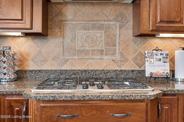 2126 Highland Springs Pl, Louisville, KY 40245