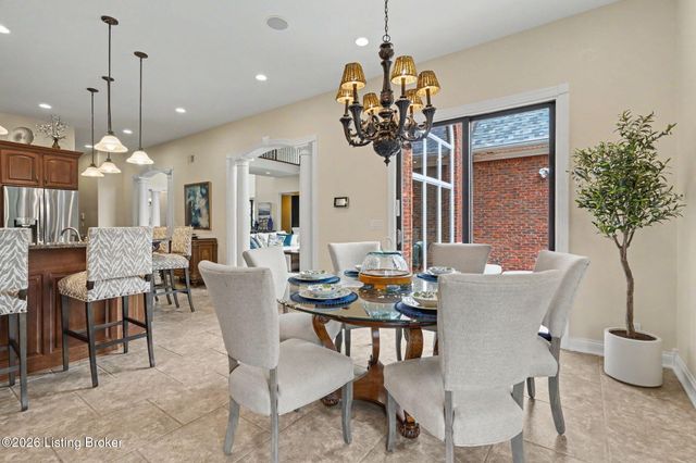 2126 Highland Springs Pl, Louisville, KY 40245