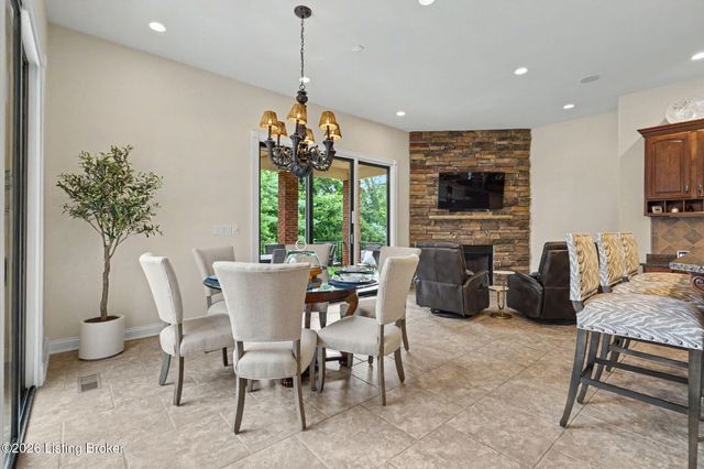 2126 Highland Springs Pl, Louisville, KY 40245