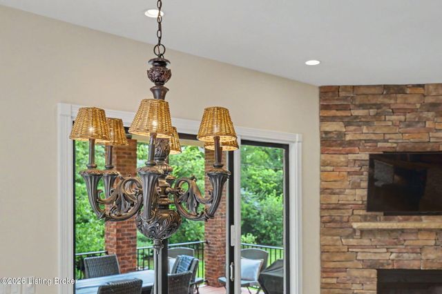 2126 Highland Springs Pl, Louisville, KY 40245