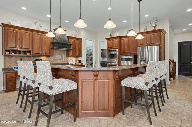 2126 Highland Springs Pl, Louisville, KY 40245