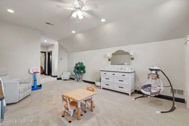2126 Highland Springs Pl, Louisville, KY 40245
