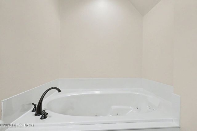 2126 Highland Springs Pl, Louisville, KY 40245