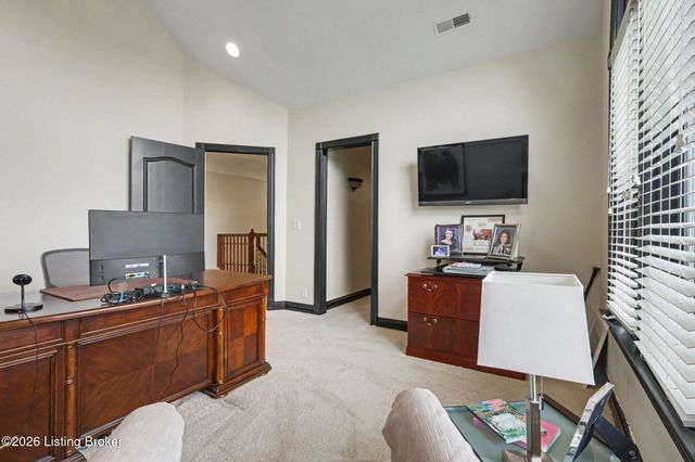 2126 Highland Springs Pl, Louisville, KY 40245