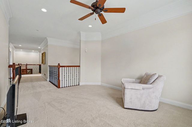 2126 Highland Springs Pl, Louisville, KY 40245