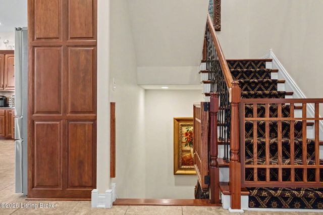 2126 Highland Springs Pl, Louisville, KY 40245