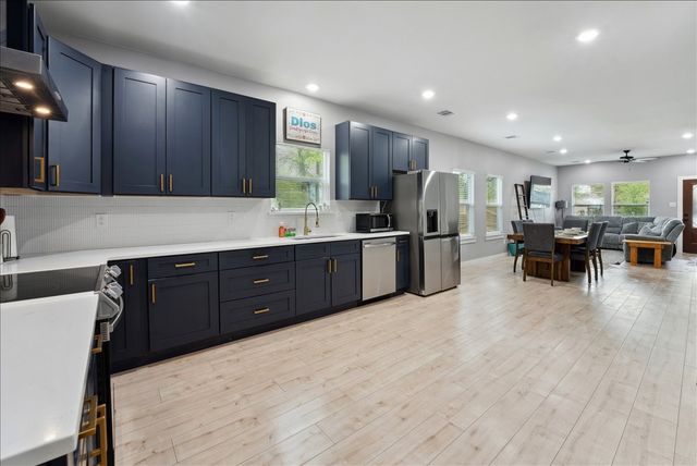 707 N Wilhite Street, Cleburne, TX 76031